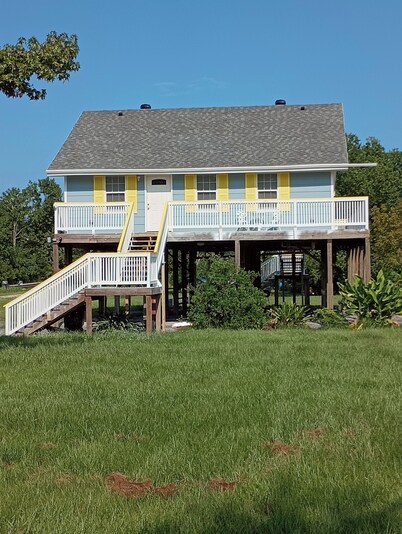 Butsy's Fish Camp is a Cozy 3-bedroom house. Close to the BEST fishing in LA!