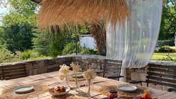 Outdoor dining