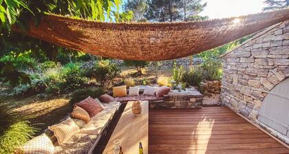 Découvrez le Charme D'un mas Provençal Rénové, Votre Jardin D'éden Vous Attend !