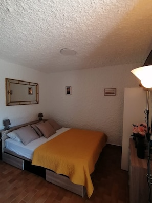 1 chambre, fer et planche à repasser, Wi-Fi