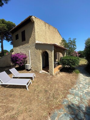 Terrace/patio - Cassetta 92 Marie Pierre Studio Cocooning en rdc Parking Privé Climatisé Wifi (Lumio)