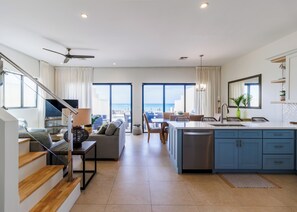 Interior - 3-bedroom oceanfront townhome stunning views in Nassau with WiFi, AC & walkable (Nassau)