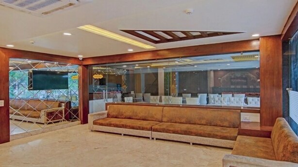 Lobby - Charming 9-bedroom hotel with AC and WiFi in brilliant Agra (Agra)