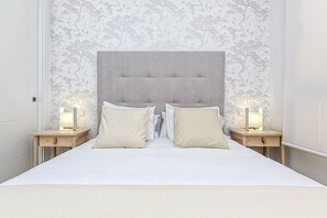 Deluxe-Apartment | 2 Schlafzimmer, Daunenbettdecken, individuell dekoriert
