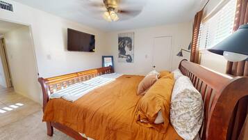 2 bedrooms, desk, iron/ironing board, free WiFi