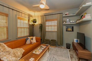 Smart TV, fireplace