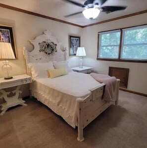 4 bedrooms, WiFi, bed sheets