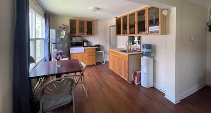 Thousand Island Kingston Cozy Two Bedroom Cottage + DINNER & BREAKFAST(EXTRA)