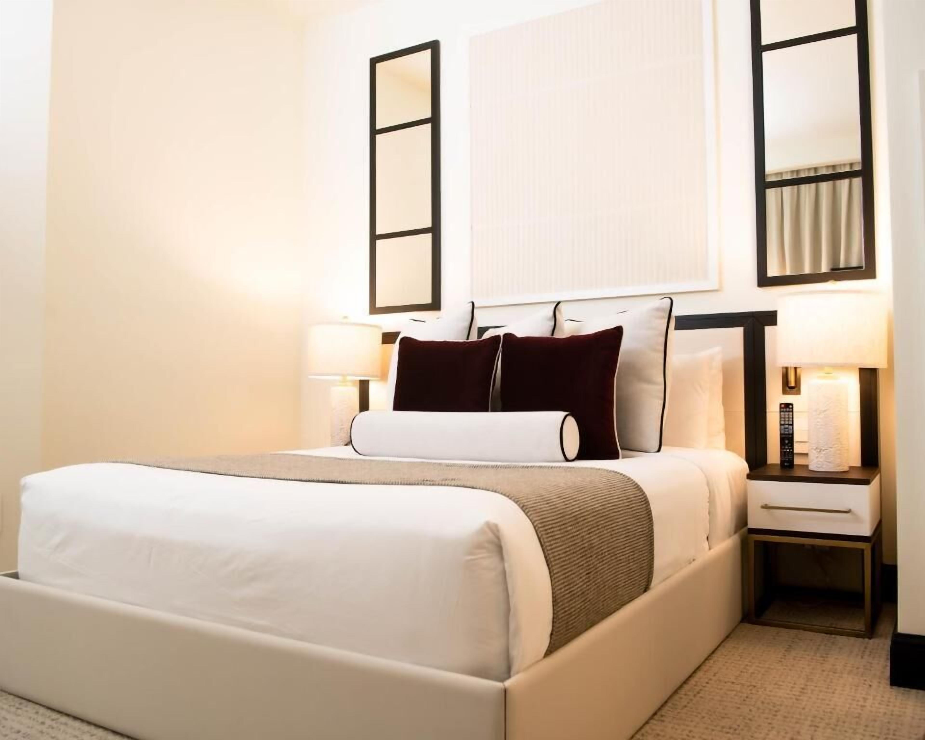 A New York State of Stay! Dogs Allowed, Walk to Rockefeller Center!