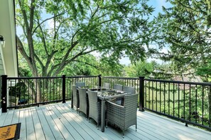 Outdoor dining - The Grand Mare Travers | Award Winning Restoration | Huge | Sleeps 8 | Luxury (Saratoga Springs)