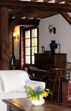 Interior - La Longère: Grand Gîte Traditionnel Normand à Quelques km de Cabourg (Basseneville)