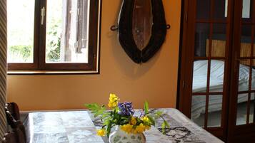 8 habitaciones, tabla de planchar con plancha, wifi y ropa de cama