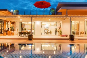 Villa, Bathtub, Pool View ( Number of bedroom for use base on number of guest to stay ) | 9 ห้องนอน, โต๊ะทำงาน, Wi-Fi ฟรี, ผ้าปูที่นอน