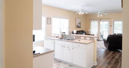 Charming 1-bedroom villa in Sunset Beach with Kitchen, AC, WiFi 3713