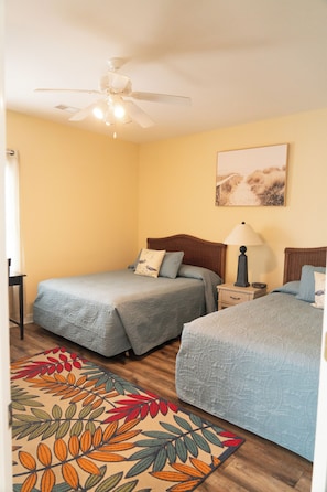 1 bedroom, iron/ironing board, WiFi, bed sheets - Charming 1-bedroom villa in Sunset Beach with Kitchen, AC, WiFi 3713 (Sunset Beach)