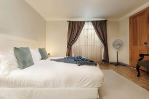 2 slaapkamers, een strijkplank/strijkijzer, reisbedje, wifi