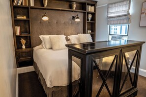 1 habitación, tabla de planchar con plancha, wifi gratis y ropa de cama
