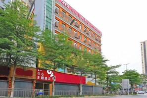 Unclassified image, 2 of 17, button - Shenzhen Center Theme Hotel (Shenzhen)