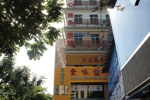 Unclassified image, 3 of 17, button - Shenzhen Center Theme Hotel (Shenzhen)