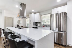 Micro-ondes, four, plaque de cuisson, lave-vaisselle