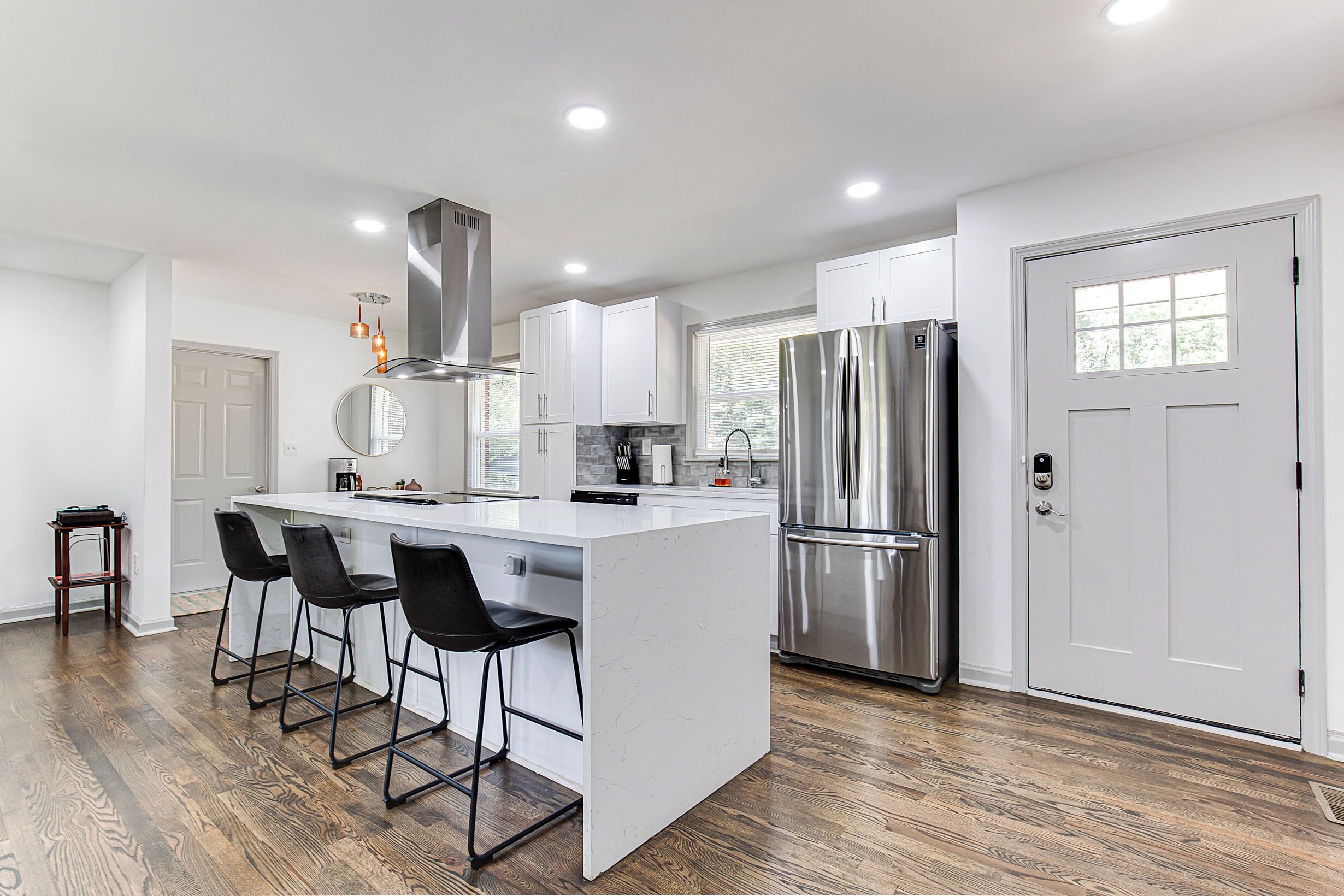 Micro-ondes, four, plaque de cuisson, lave-vaisselle