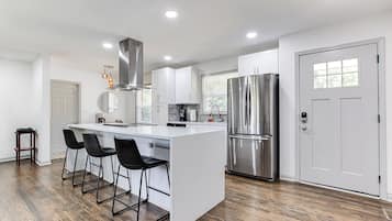 Mikroaaltouuni, uuni, liesi, astianpesukone