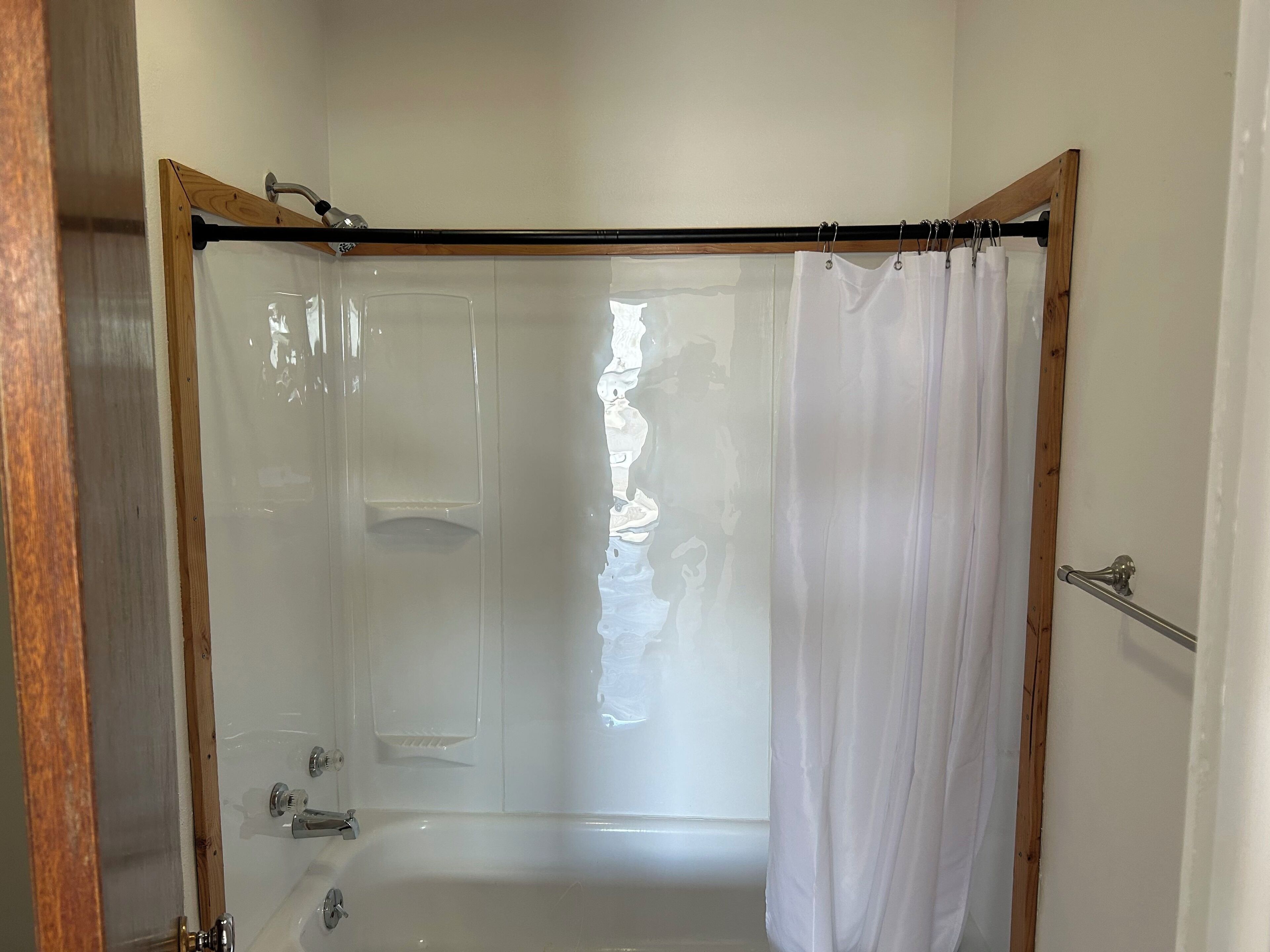 Premier Studio Suite | Bathroom | Combined shower/bathtub, towels, soap, shampoo