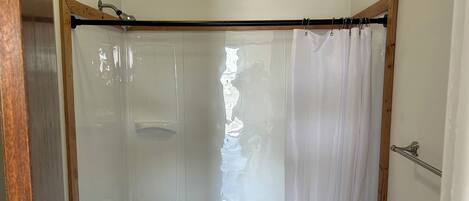 Premier Studio Suite | Bathroom | Combined shower/bathtub, towels, soap, shampoo