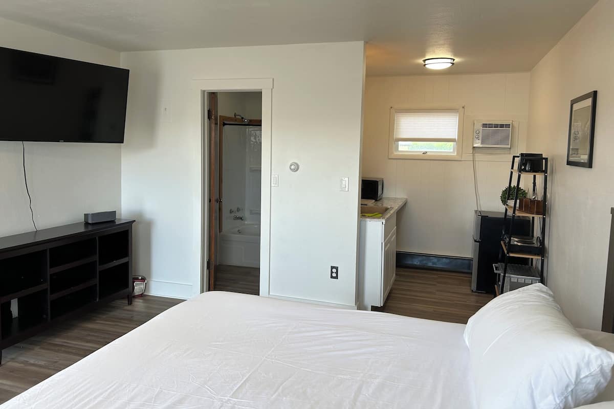 Premier Studio Suite | Free WiFi