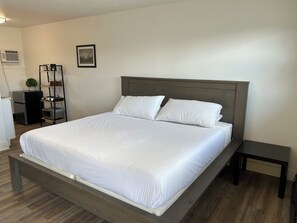 Premier Studio Suite | Free WiFi - Powell JET Motor Inn (Powell)