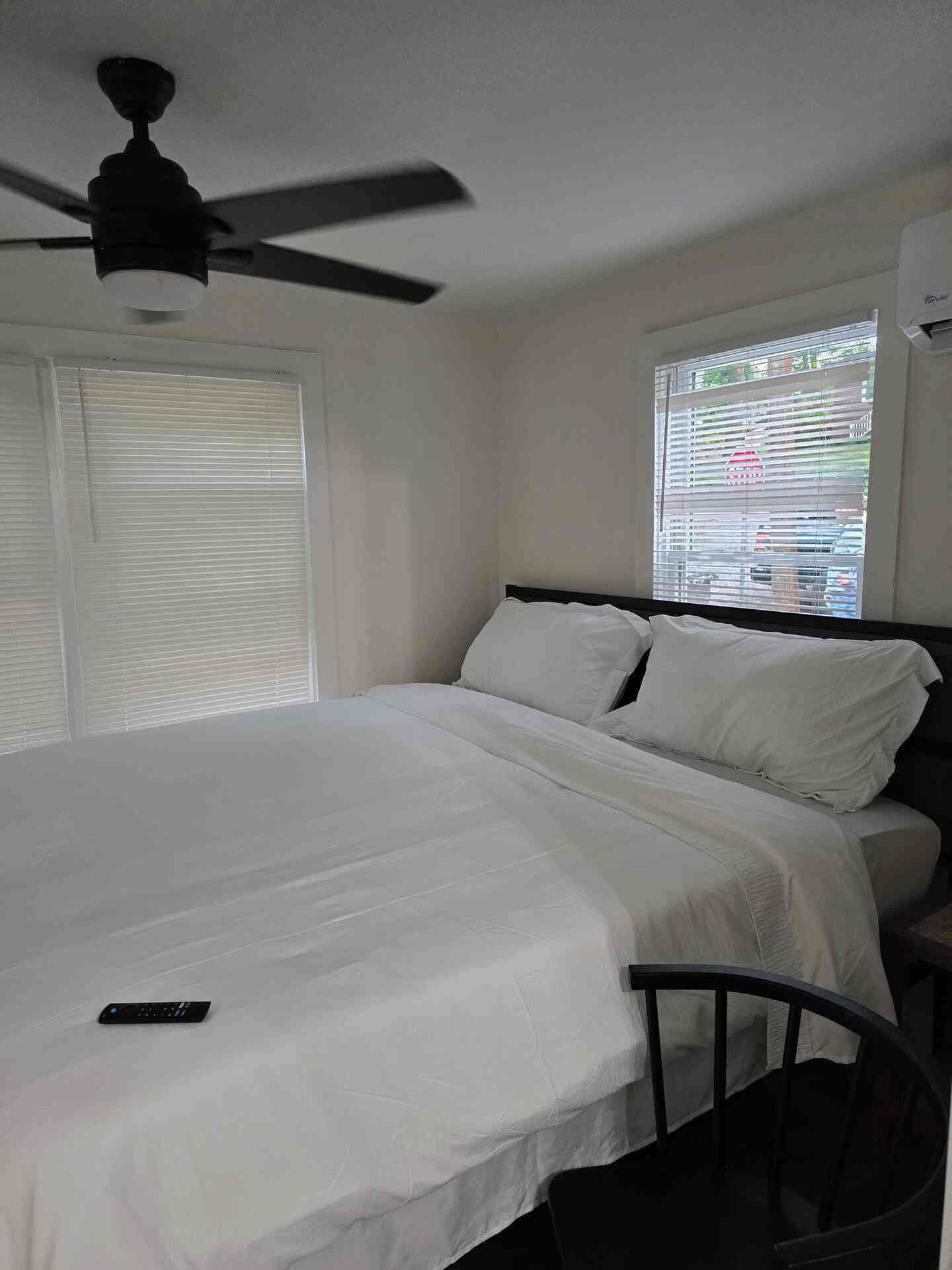 1 chambre, fer et planche à repasser, Wi-Fi gratuit, draps fournis