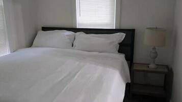 1 bedroom, iron/ironing board, WiFi (free), bed sheets