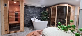 Moderne 3 Zimmer Wohnung Panorama mit Großem Balkon für 4P. + Wifi und Parkplatz