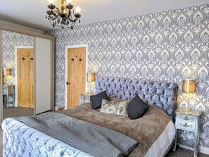4 Schlafzimmer, Bügeleisen/Bügelbrett, Internetzugang, Bettwäsche