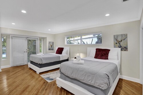 Casa Ria 7BR Luxury House Private Pool Near Aventura Mall