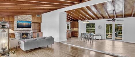 3 habitaciones, escritorio y acceso a internet