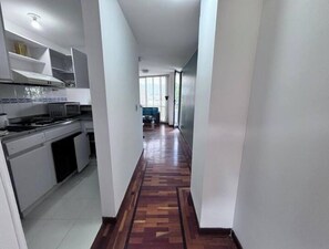 Frigorifero, microonde, piano cottura, macchina per tè/caffè