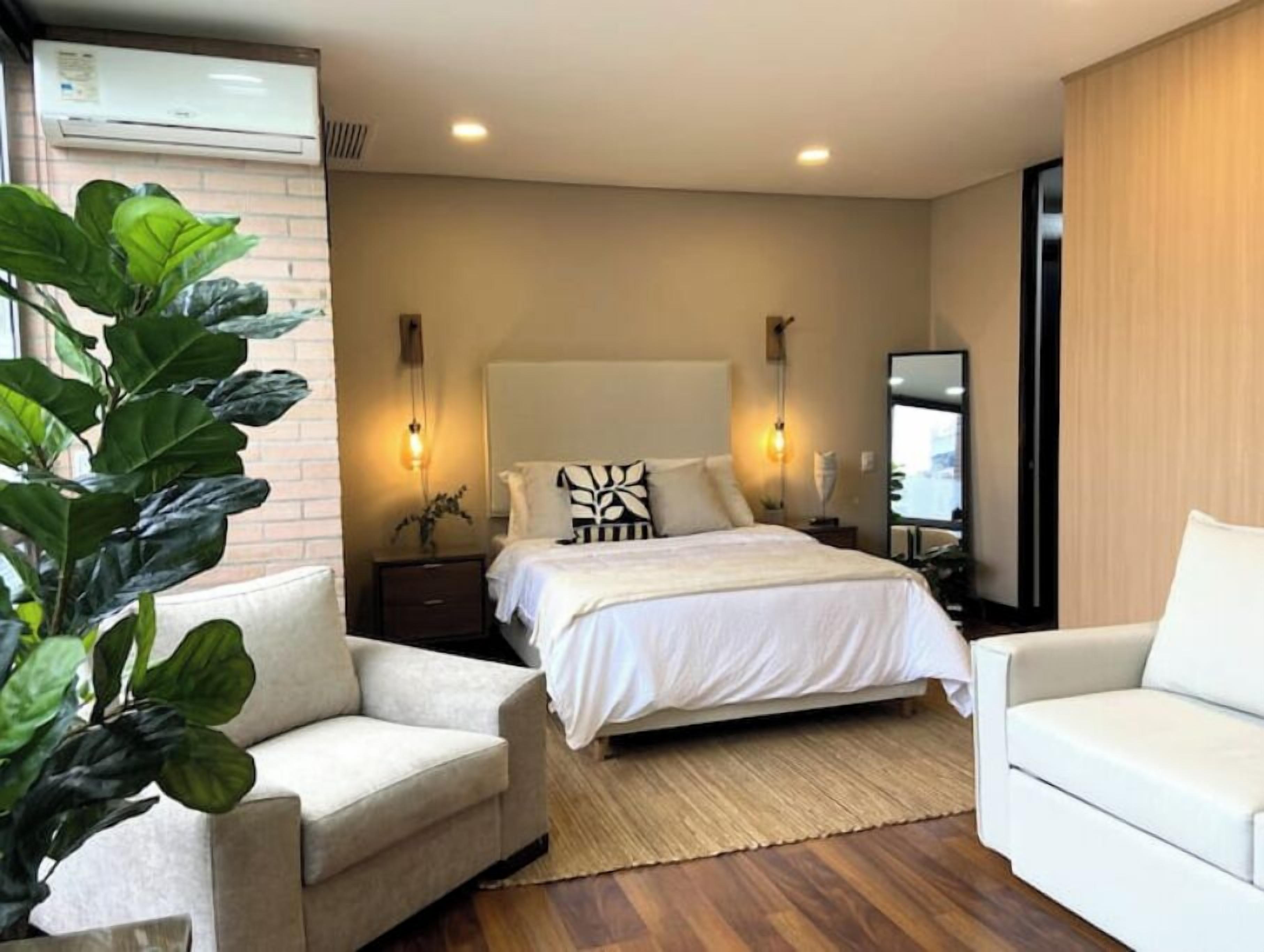 1 quarto, cofres nos quartos, escrivaninha