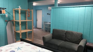 2 Schlafzimmer, BĂŒgeleisen/BĂŒgelbrett, WLAN, BettwĂ€sche