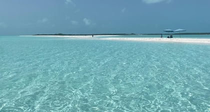 Tropic Cove Studio: 2 Bedroom unit, Wi-Fi, Air Conditioned, Centrally Located!