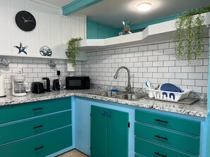 Fridge, microwave, oven, stovetop - Tropic Cove Studio: 2 Bedroom unit, Wi-Fi, Air Conditioned, Centrally Located! (Mangrove Bush Settlement)