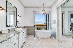 Sèche-cheveux, serviettes fournies