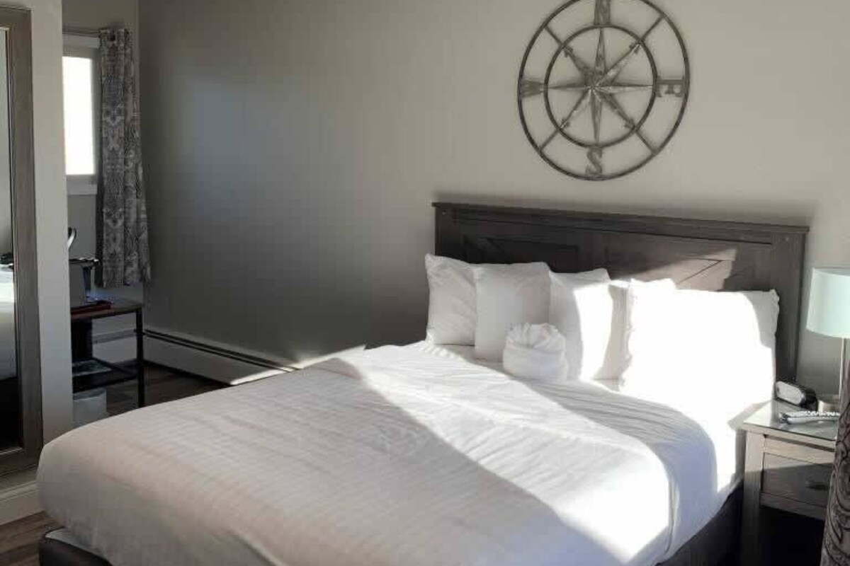 Standardzimmer, 1 Queen-Bett | Kostenloses WLAN, Bettwäsche