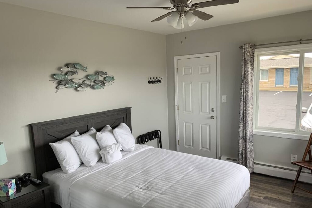 Zimmer, 1 Queen-Bett, Buchtblick (Chequamegon) | Kostenloses WLAN, Bettwäsche