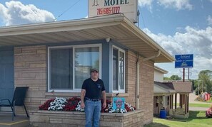Exterior - Lakeside Motel (Ashland)