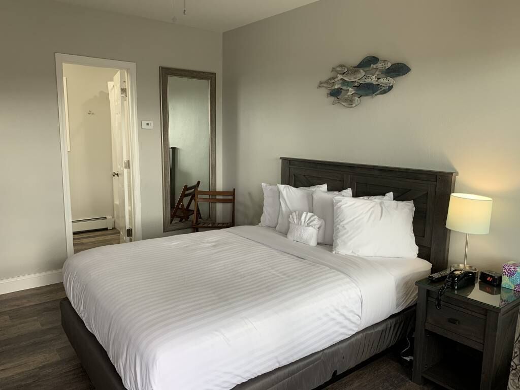 Economy Room, Non Smoking | Desk, free WiFi, bed sheets