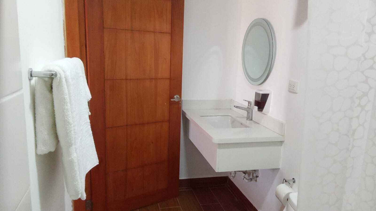 Toallas, jabón, papel higiénico