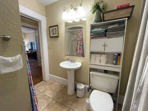 ヘアドライヤー、タオル、石鹸、シャンプー