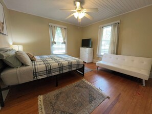 4 soverom, strykejern/-brett, wi-fi og sengetøy