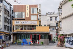 A two-story building with a storefront on the ground floor. - Xihu Yingxiu Xinsu Guesthouse (Huizhou)